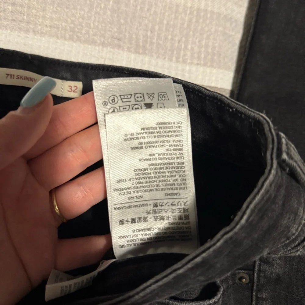 NWOT Levi’s 711 Skinny Women’s Black 32 Jeans - Picture 3 of 7